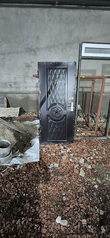 dəmir bocka: Metal giriş qapısı – klassik dizaynlı Məhsul təsviri: - Material — 2