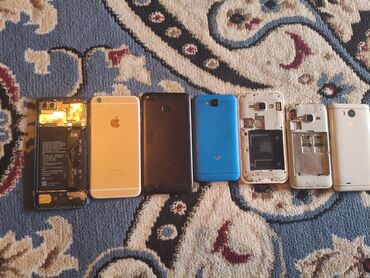 iphone 16 цена бишкек: Лот старых смартфонов и запчастей Состав на фото (8