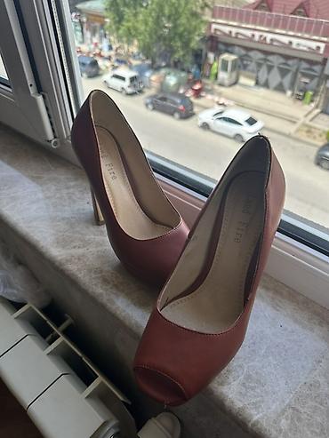 Tuflilər: Qadın platformalı tufli - Model: Peep-toe (açıq burun), platformalı - — 2
