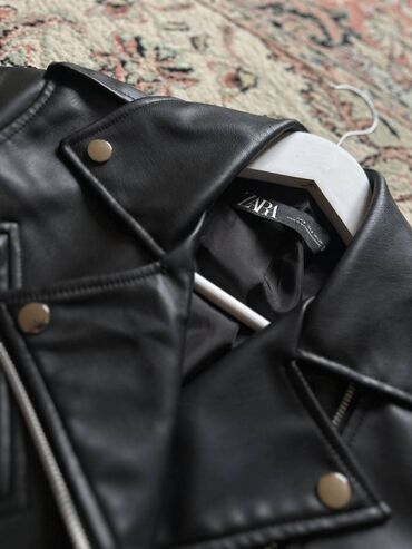 2 ci el idman mallari: Женская куртка Zara, S (EU 36), цвет - Черный