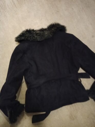 zimska kožna jakna sa krznom: Kratka ženska jaknica M veličina, iznutra topla postava