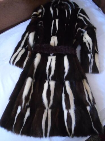 Krzneni kaputi: M, Sa postavom — 11