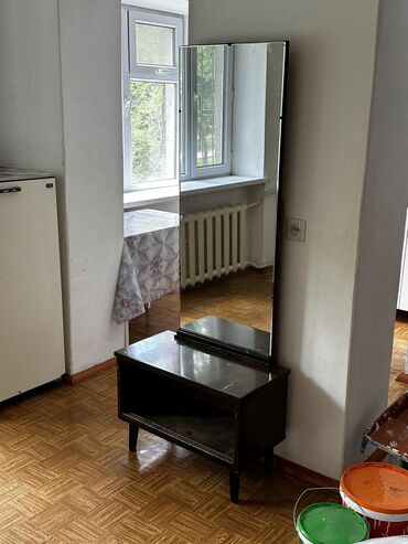 продаю старый мебел: Продаю трюмо советское