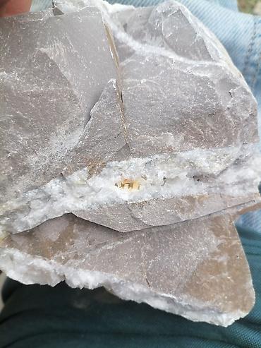 продам ворота бу: Ağ kvars damarından çıxmış təbii kolleksiya nümunəsi - Material — 5