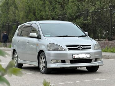 Toyota: Toyota Ipsum: 2002 г., 2.4 л, Автомат, Газ, Минивэн