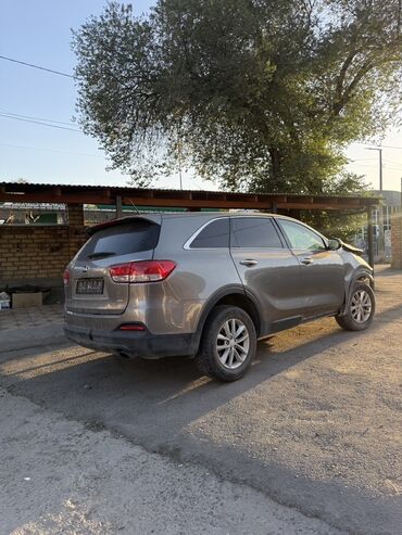 разбитые машины: Автомобиль Kia Sorento, представленный в корпусе кроссовера. Модель