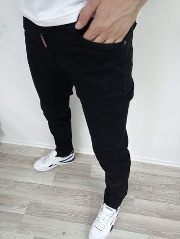 Farmerke: Cena 2990 dinara
Veličine 40 — 4