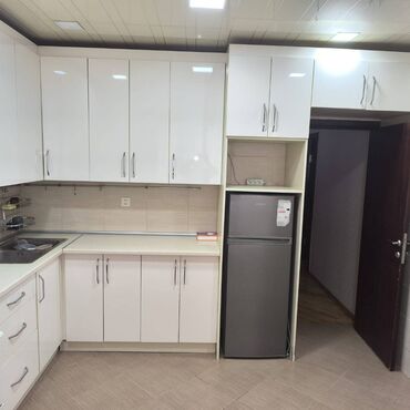 Uzunmüddətli kirayə mənzillər: Memar Əcəmi metro stansiyası 5-10 dəqiqə piyada məsafədə yerləşir, 111 — 10