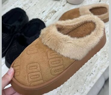 Papuče: Nove sobne papuce
Cena 2300
Vel. od 36 do 41
P/019 — 5