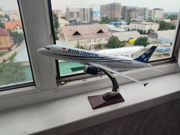 турецкая модель платья: Модель самолета Avia Traffic, выполненная в масштабе, размер 37см