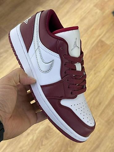 jordan 1: Кроссовки Nike Air Jordan 1 Low
Размер 38, цена договорная. Пишите — 3