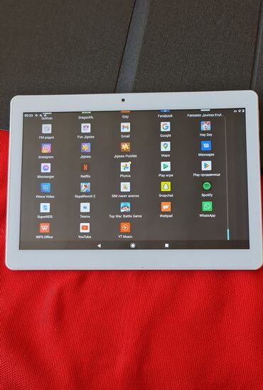 Tableti: Tablet kao nov veliki 10 inca, sve radi nema mane ima.za 2 sim kartice — 4