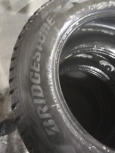 Шины: Шины 225 / 65 / R 17, Зима, Б/у, Комплект, Легковые, Япония, Bridgestone