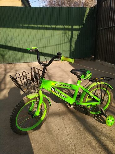детский самокат: Продаю детский велосипед почти новый