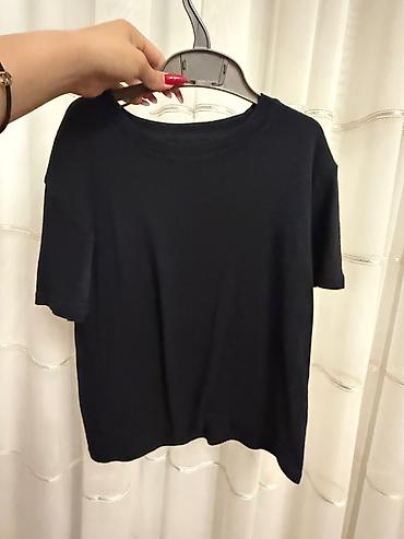 sweatshirt azerbaycan dilinde: Jaket ve t-shirt her ikisi 8 azn-dir. T-shirt S jaket ise L razmerdir — 3