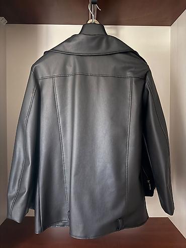 kurtka kisi: Qara biker üslubunda dərili gödəkçə - Model: klassik motosiklet tipli — 2