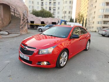 Chevrolet: Chevrolet Cruze sedan – parlaq qırmızı rəngdə, idman görünüşlü paket — 8