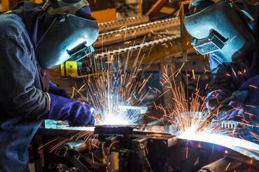 Сварщики на производстве: Требуется Сварщик на производство, Оплата: Ежемесячно, 3-5 лет опыта — 12