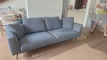 komodice forma ideale: Catra trosed modernog dizajna sa naslonima i jastucima, star 2.5g - — 1
