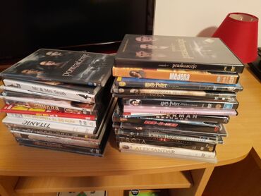 TV i video: Prodajem 38 DVD original kaseta sa filmovima,mogu ici posebno,a mogu i