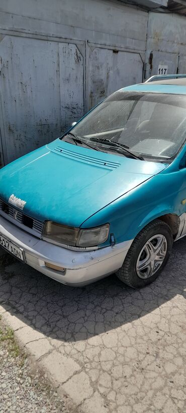 разбитые машины: Mitsubishi Space Runner: 1992 г., 1.8 л, Механика, Бензин, Минивэн