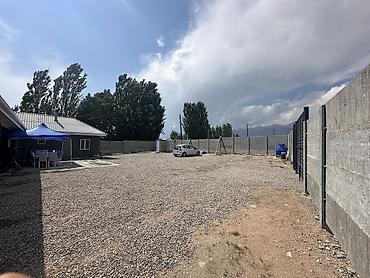 Продажа коттеджей и домов: ТЕЗ АРАДА ЧОН САРЫ ОЙДОН УЙ-КОТТЕДЖ САТЫЛАТ.СУУ,СВЕТ,КЫЗЫЛ КИТЕП БАР.5 — 6