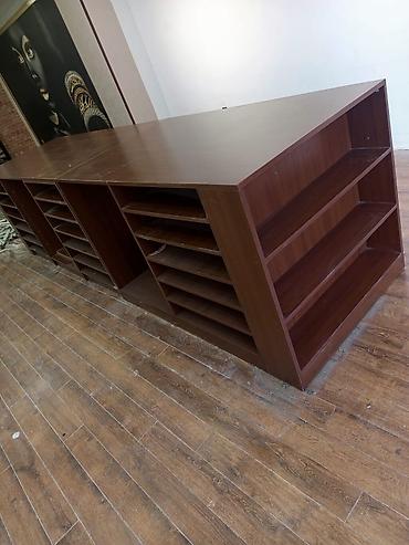 Rəf vitrinləri: Mağaza üçün çoxfunksiyalı vitrin/ada masa. - Material: tünd qəhvəyi — 8