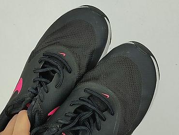 9 lat: Nike, Sneakersy damskie, rozmiar 38.5 — 6