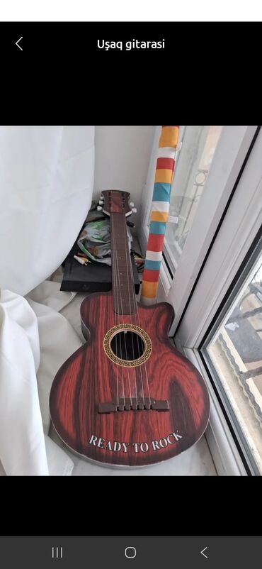 Akustik gitaralar: Bu, uşaqlar üçün hazırlanmış qırmızı rəngli akustik gitaradır — 4