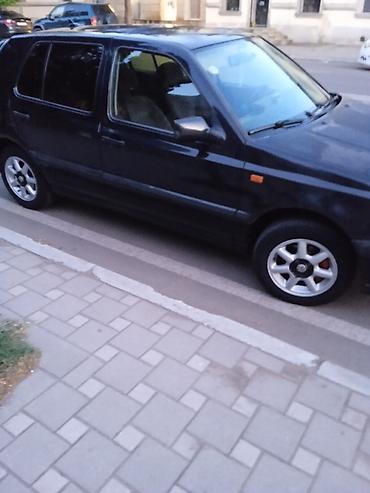 Продажа авто: Volkswagen Golf III, qara rəng, 5 qapılı hetçbek. Xüsusiyyətlər: - — 4