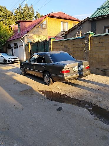 eafc 25: Mercedes-Benz E-Class: 1994 г., 2.2 л, Автомат, Бензин, Седан — 1