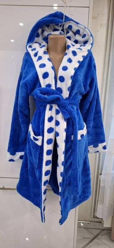 Bademantili: Veličine S m l xl 2xl
 2900 dinara — 2