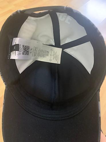 Digər baş geyimləri: Emporio Armani ( Kepka ) Original 

2-3 defe taxilib — 2