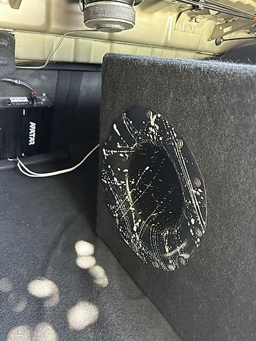 samsung level u: Avtomobil üçün subwoofer sistemi - Subwoofer: MoBass markalı, böyük — 2