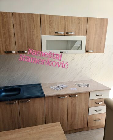 Kuhinjski nameštaj: Kuhinja je od iverice dužine 2m gornji i donji delovi sa prohromskim — 4