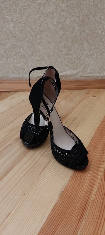 Женская обувь: Размер: 35, цвет - Черный