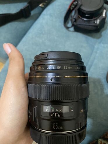 фотоаппарат canon 6d mark 2: Canon EF 85mm f/1.8 USM obyektivi. Portretlər, toy fotoqrafiyası və