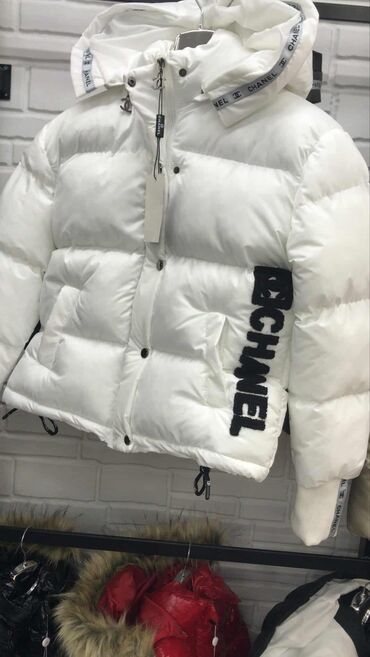 Zimske jakne: Ženska, markirana jakna
Uvoz Turska
s, m, l, xl, 2xl
9.700 din — 8