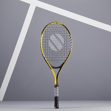 теннисная ракетка: Теннисная ракетка весом 235 грамм!!! Материал графит. Предназначена