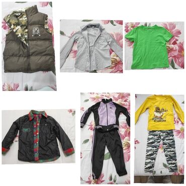 легкие детские пижамы: Продаю детские вещи на мальчика, 4-5 лет. Жилет - двусторонний. Куртка