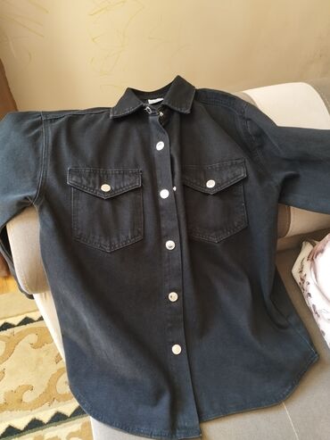 джинсовой жилет: Рубашка джинсовую черный,оригинал цена договорная