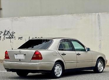 mersedes 111: Mercedes-Benz C-Class sedan (W202) - Kuzov: 4 qapılı sedan, bej rəng — 3