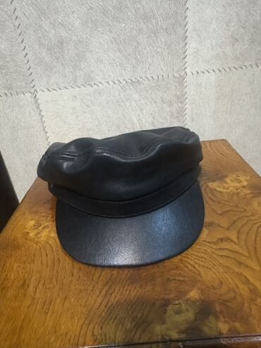 Baş geyimləri: Qara dəri kepka – kapitan/baker boy stili - Material: yüksək — 5
