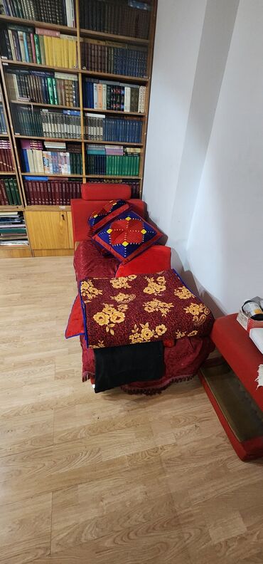 мойка дивана на дому: Продаю комплект дивана БУ, требуется химчистка. цена 2500 сом