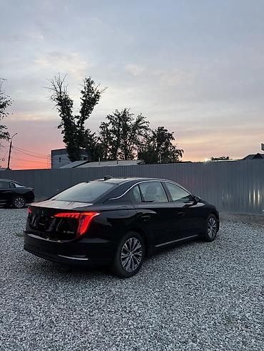 електро мобиль автомобиля: Сдаю в аренду Hongqi E-QM5 Новый электромобиль Запас хода - 430 км — 2
