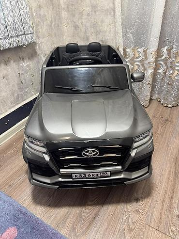 Uşaq üçün elektrik maşınları: Uşaqlar üçün elektrikli minik maşını – SUV stili - Korpus: metalik — 4