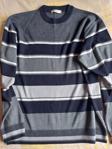 мужской кардиган на молнии: Продаю мужские свитера в хорошем состоянии. Размер L