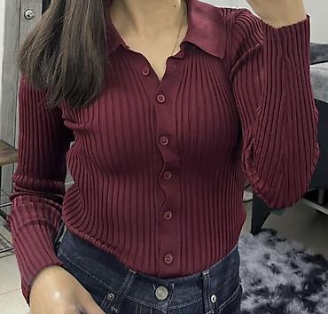 Кофточка на пуговицах. (Почти новая) размер S/M. Цена: 400с