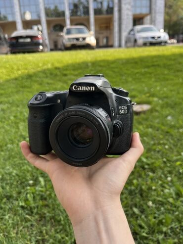 фотосъемка: Продается зеркальная камера Canon EOS 60D с объективом Canon EF 50mm