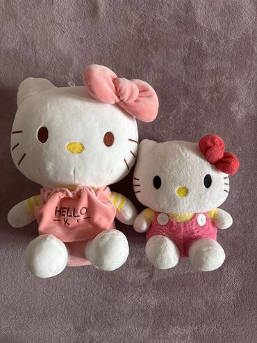 хеллоу китти: Мягкие игрушки Hello kitty. 2 штуки. Пишите в вотсап, на звонки не